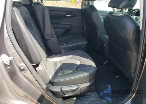 2022 Toyota Highlander Xle z USA, uszkodzony, nr VIN 5TDGZRAH6NS548912